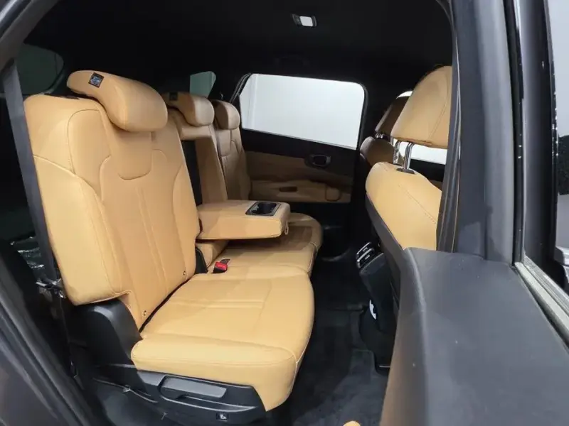 2023 Kia Sorento с пробегом 19 983 км