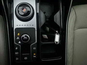 2023 Kia Sorento с пробегом 128 604 км