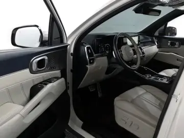 2023 Kia Sorento с пробегом 25 948 км