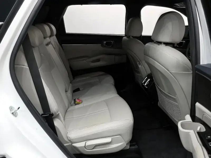2023 Kia Sorento с пробегом 25 948 км