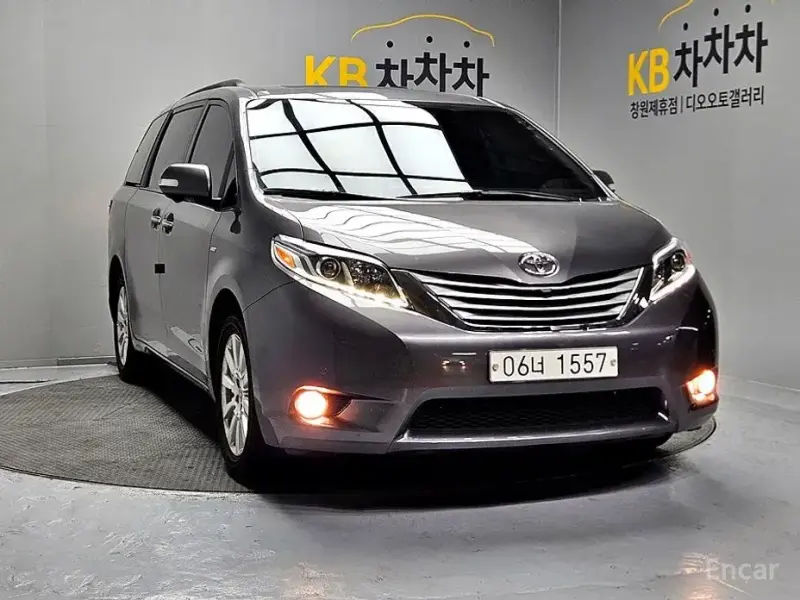 2017 Toyota Sienna с пробегом 32 000 км