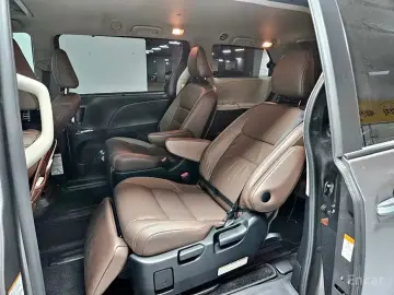 2017 Toyota Sienna с пробегом 32 000 км