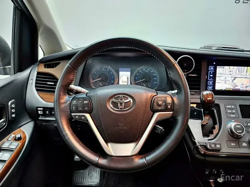 2017 Toyota Sienna с пробегом 32 000 км