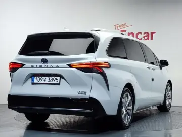 2023 Toyota Sienna с пробегом 44 673 км