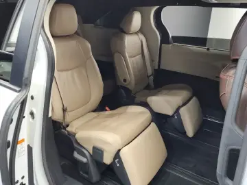 2023 Toyota Sienna с пробегом 44 673 км