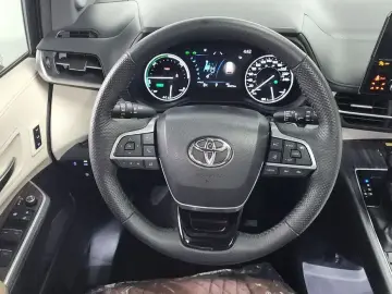 2023 Toyota Sienna с пробегом 44 673 км