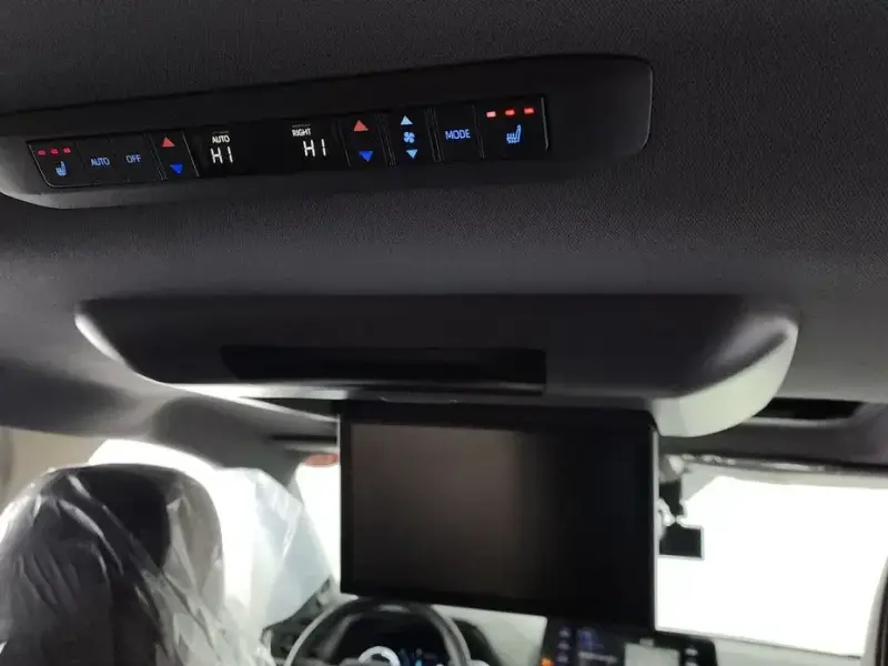 2023 Toyota Sienna с пробегом 44 673 км
