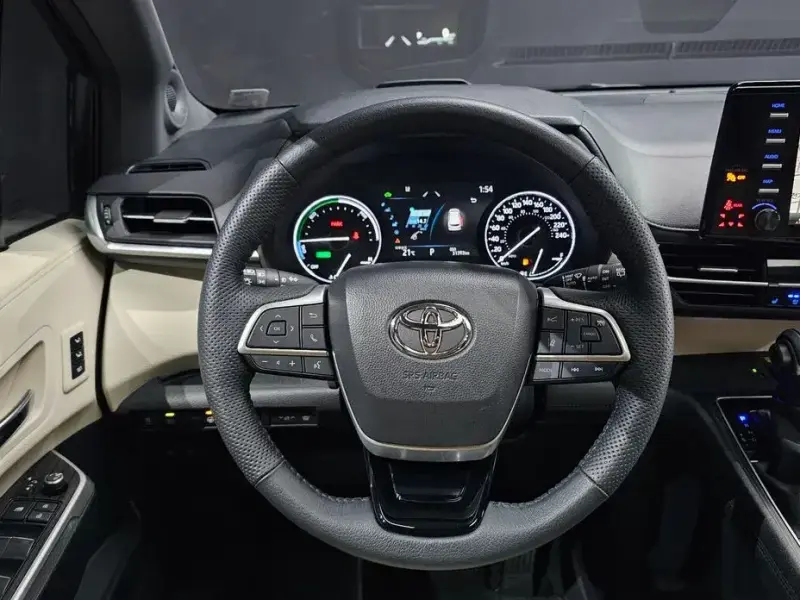 2022 Toyota Sienna с пробегом 31 393 км