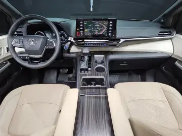 2023 Toyota Sienna с пробегом 31 712 км