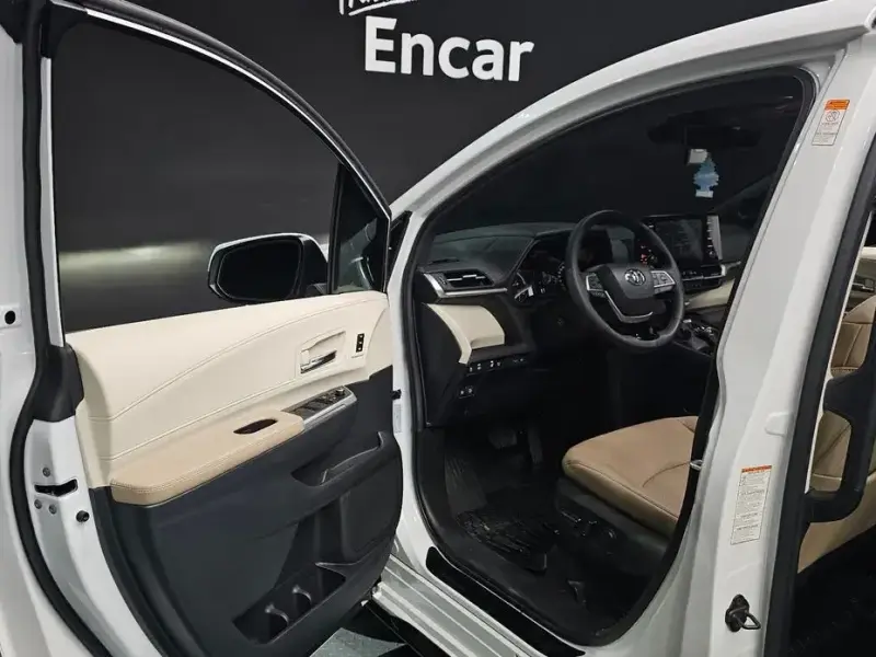 2023 Toyota Sienna с пробегом 31 712 км