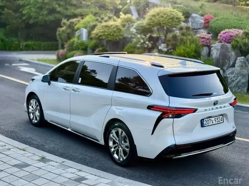 2022 Toyota Sienna с пробегом 17 995 км