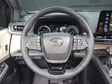 2023 Toyota Sienna с пробегом 31 712 км