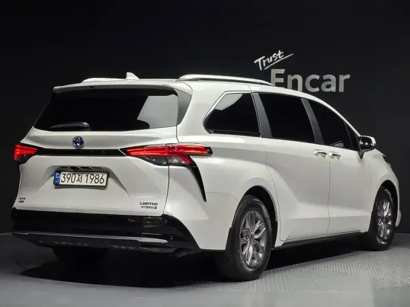 2024 Toyota Sienna с пробегом 20 869 км
