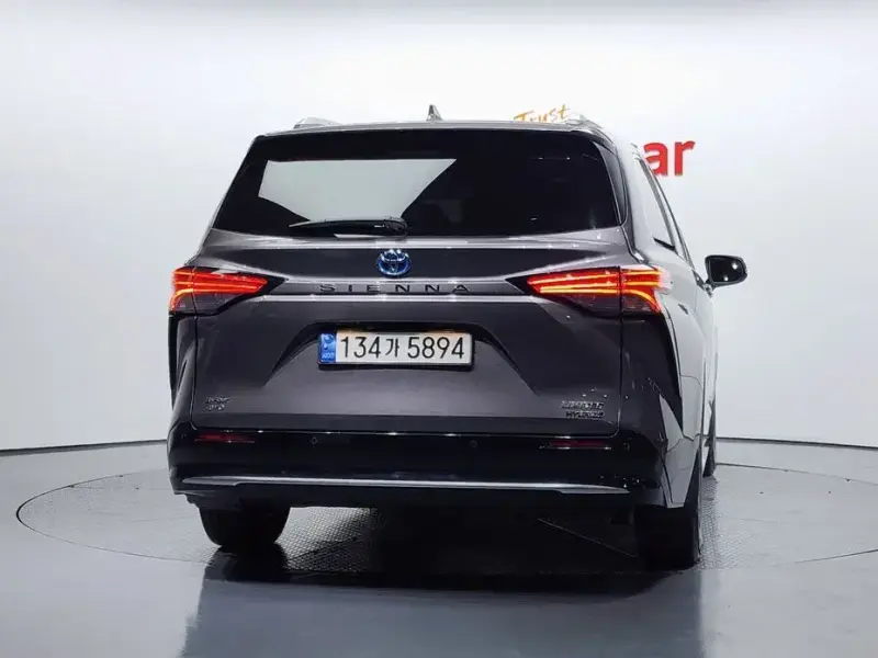 2023 Toyota Sienna с пробегом 73 551 км