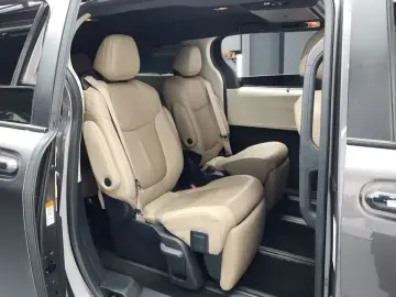 2023 Toyota Sienna с пробегом 73 551 км