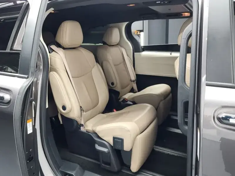 2023 Toyota Sienna с пробегом 73 551 км
