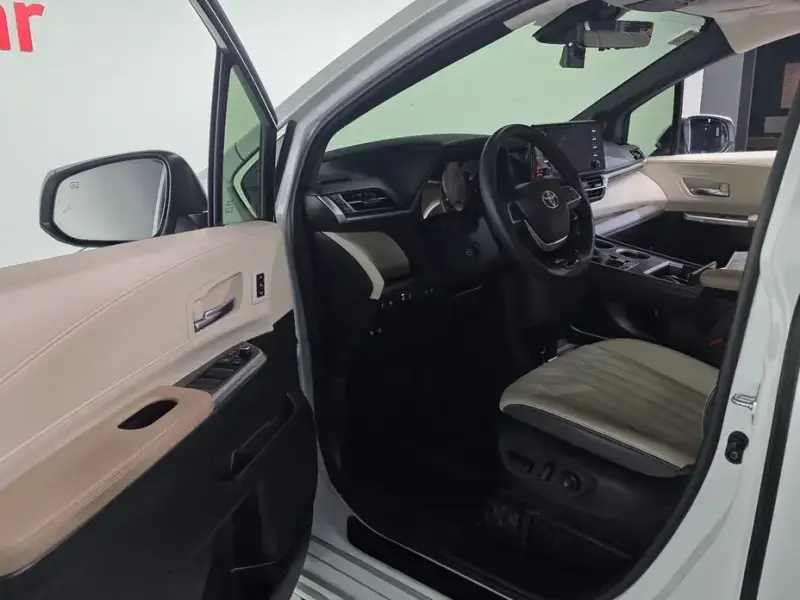 2023 Toyota Sienna с пробегом 20 948 км