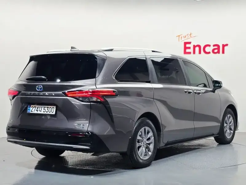 2024 Toyota Sienna с пробегом 29 098 км