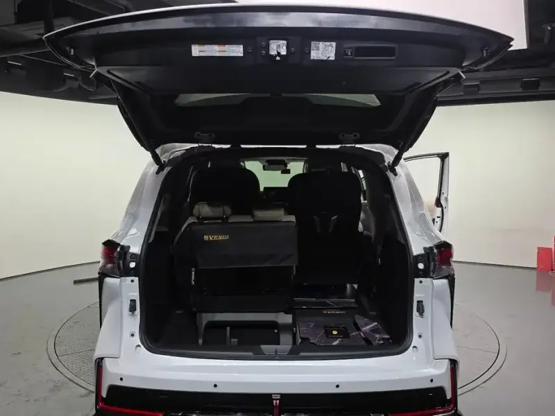 2023 Toyota Sienna с пробегом 20 948 км