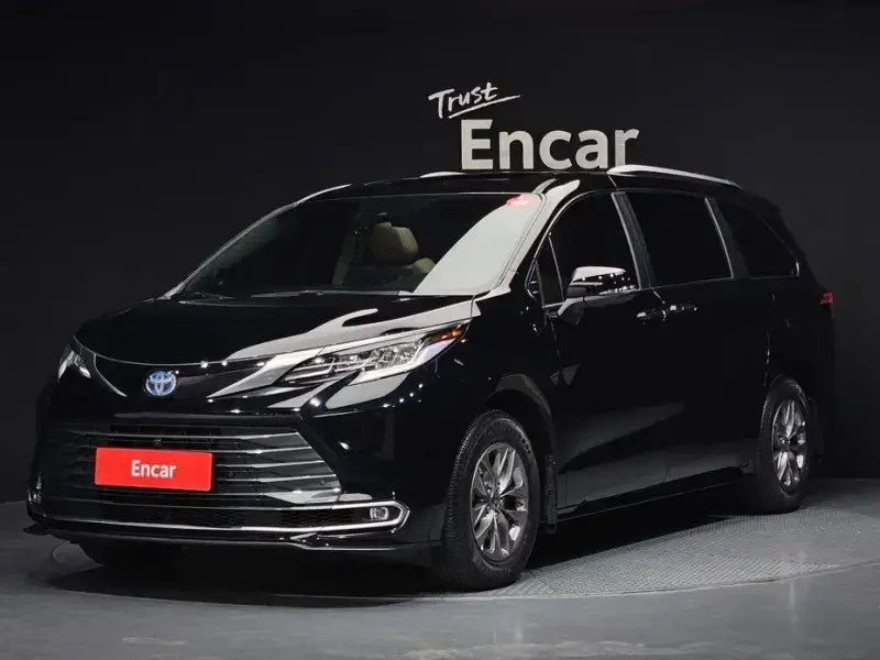 2023 Toyota Sienna с пробегом 9 779 км
