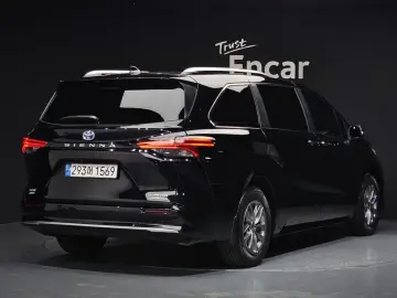 2023 Toyota Sienna с пробегом 9 779 км