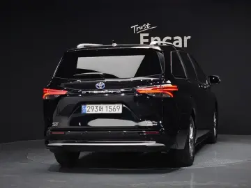 2023 Toyota Sienna с пробегом 9 779 км