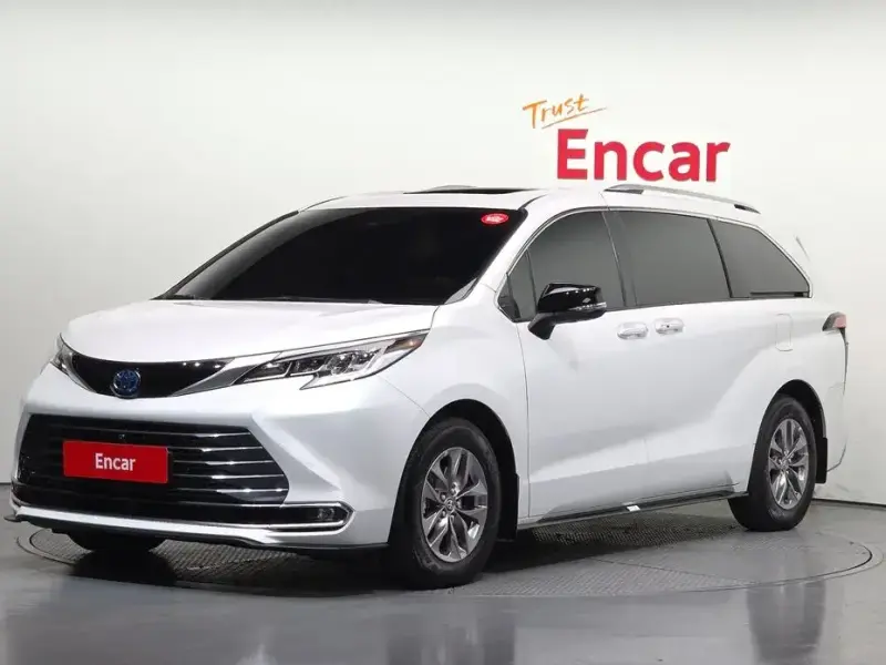 2024 Toyota Sienna с пробегом 16 596 км