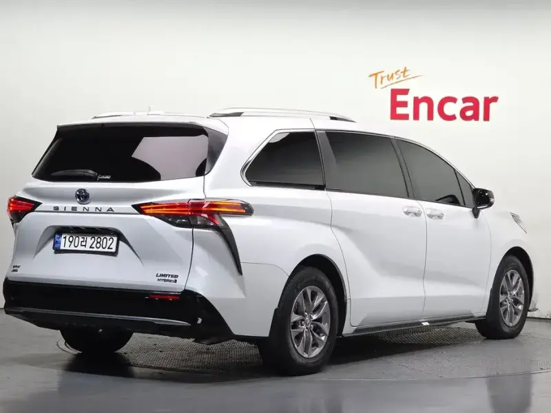 2024 Toyota Sienna с пробегом 16 596 км