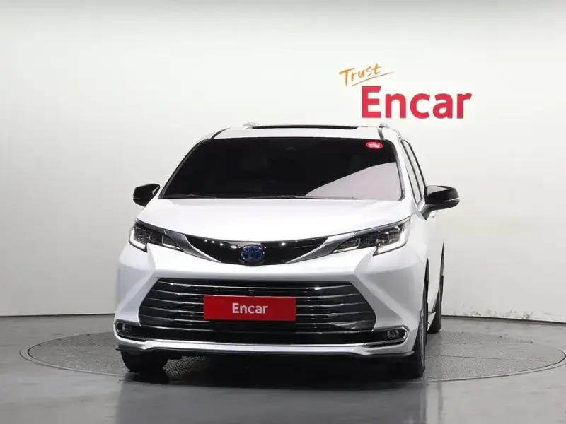 2024 Toyota Sienna с пробегом 16 596 км