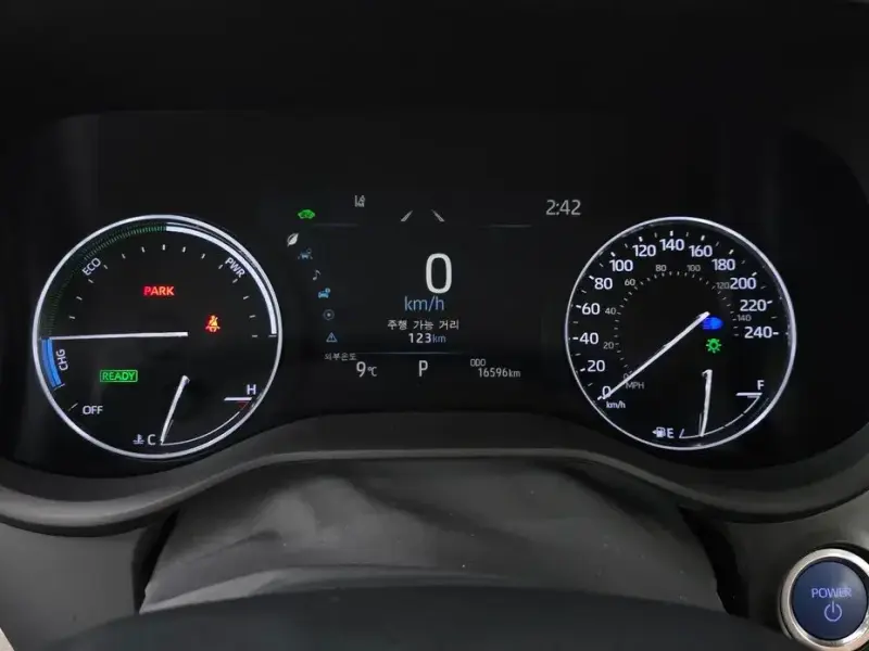 2024 Toyota Sienna с пробегом 16 596 км