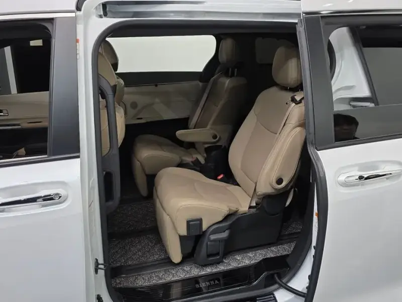 2024 Toyota Sienna с пробегом 16 596 км