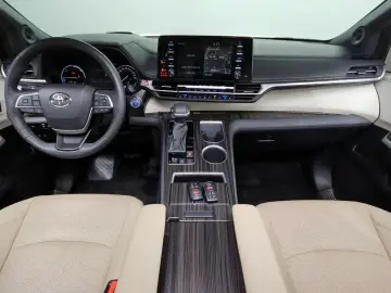 2024 Toyota Sienna с пробегом 56 575 км