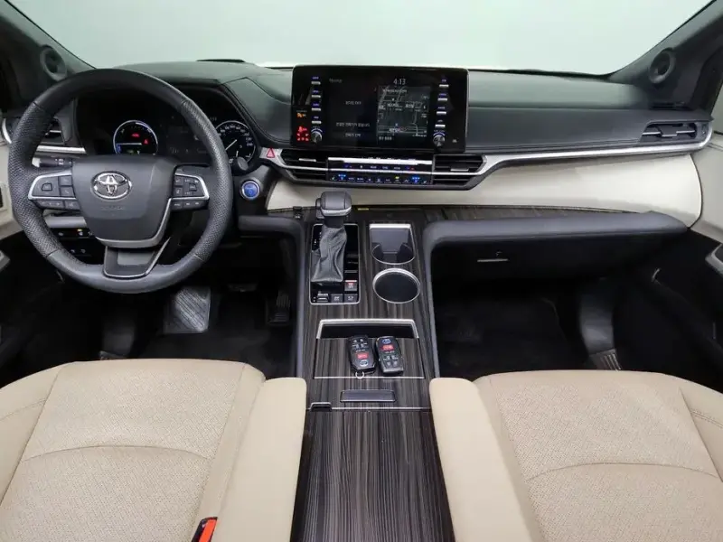 2024 Toyota Sienna с пробегом 56 575 км