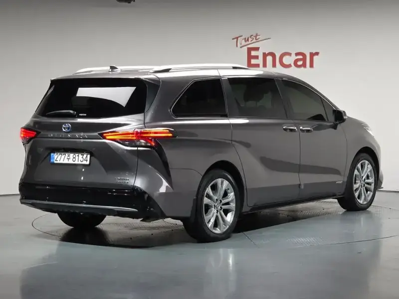 2021 Toyota Sienna с пробегом 67 389 км