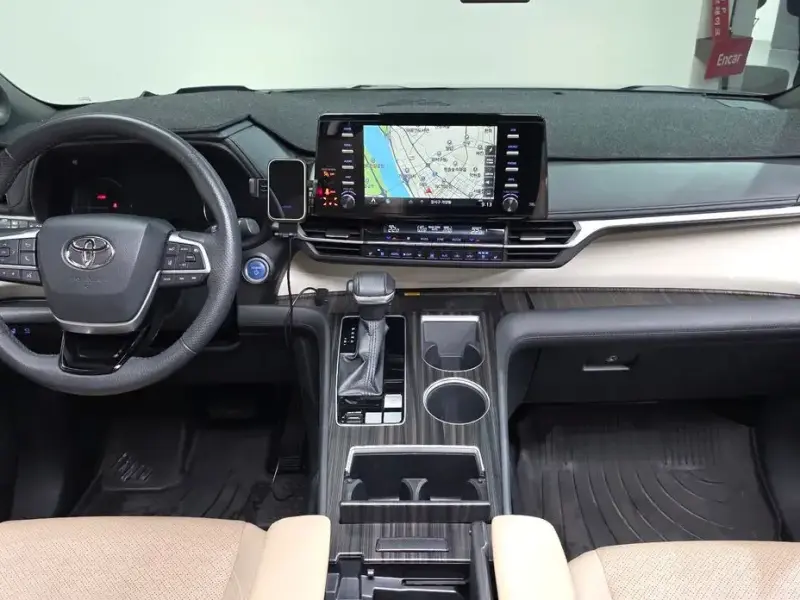 2021 Toyota Sienna с пробегом 67 389 км