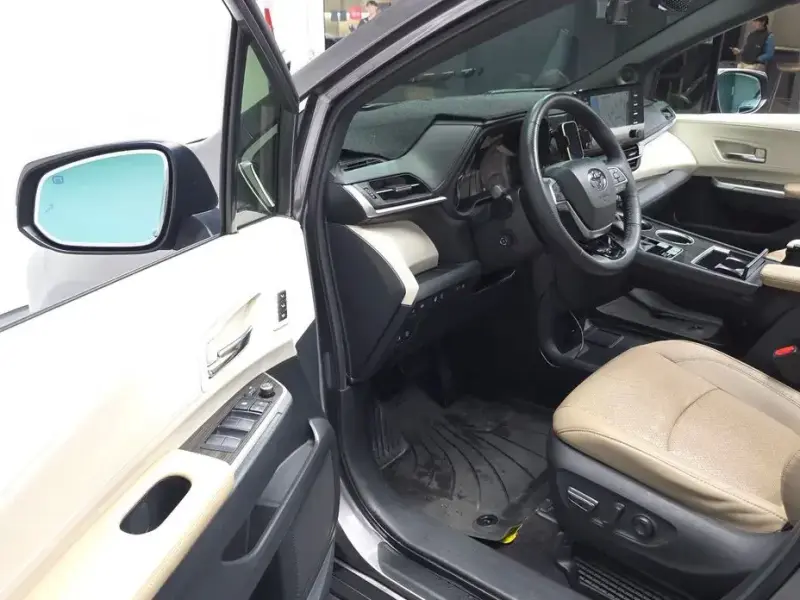 2021 Toyota Sienna с пробегом 67 389 км