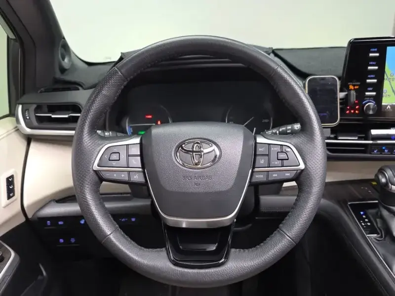2021 Toyota Sienna с пробегом 67 389 км