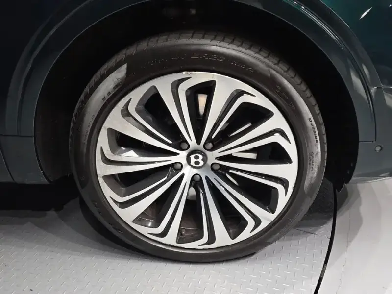 2024 Bentley Bentayga с пробегом 47 921 км