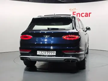 2025 Bentley Bentayga с пробегом 9 796 км