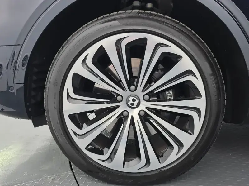 2025 Bentley Bentayga с пробегом 9 796 км