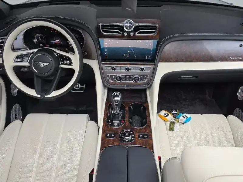 2025 Bentley Bentayga с пробегом 9 796 км