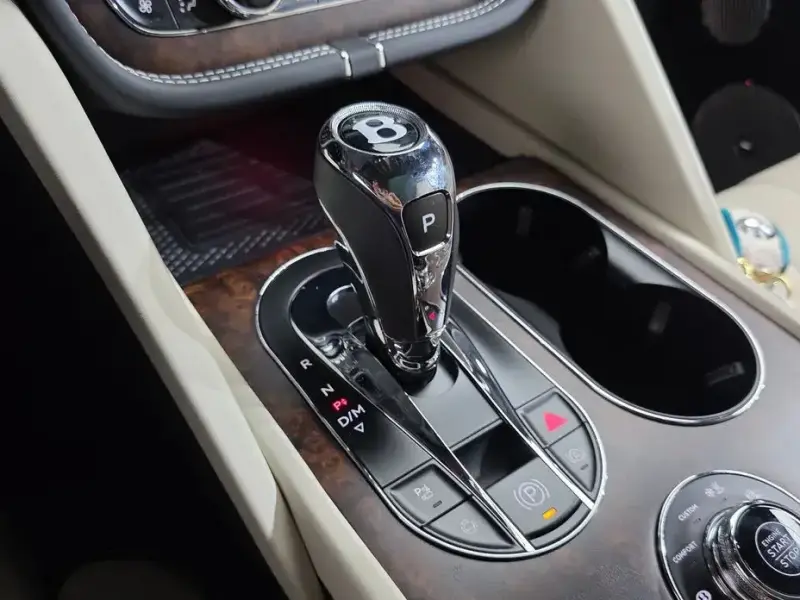 2025 Bentley Bentayga с пробегом 9 796 км