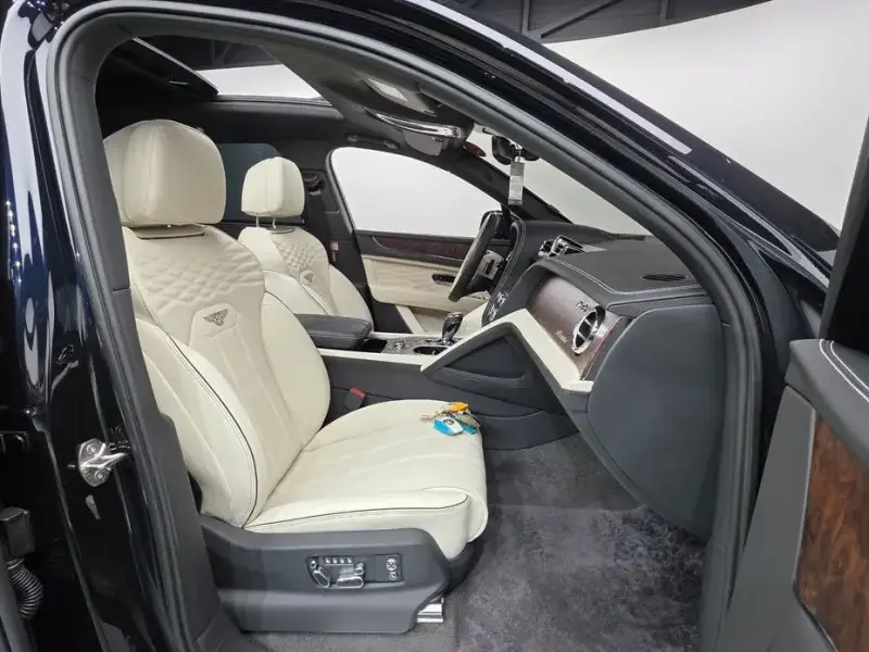 2025 Bentley Bentayga с пробегом 9 796 км