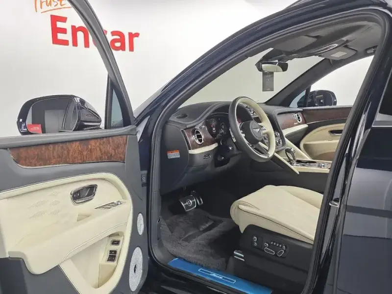 2025 Bentley Bentayga с пробегом 9 796 км