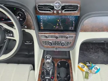2025 Bentley Bentayga с пробегом 9 796 км