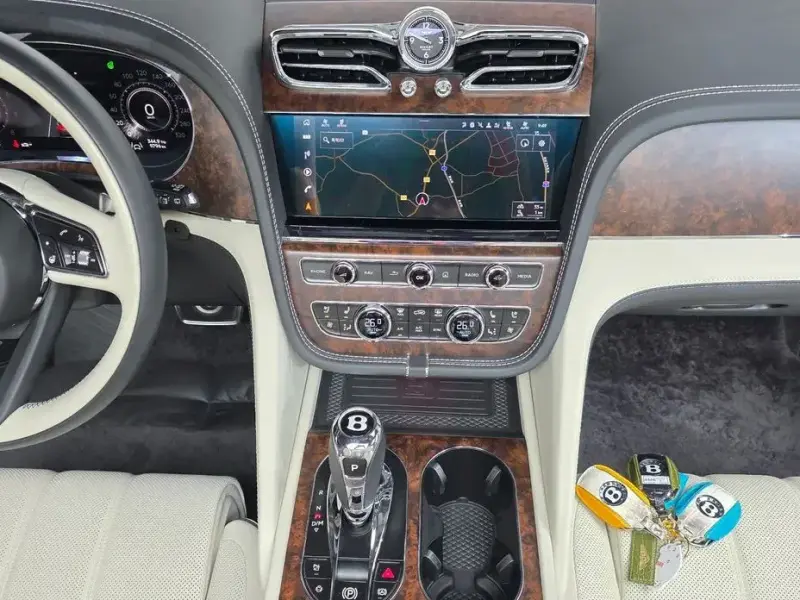 2025 Bentley Bentayga с пробегом 9 796 км