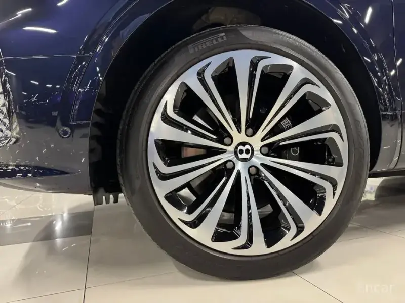 2021 Bentley Bentayga с пробегом 28 400 км