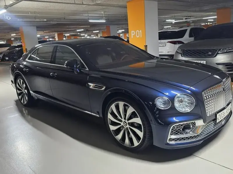 2022 Bentley Flying Spur с пробегом 32 300 км
