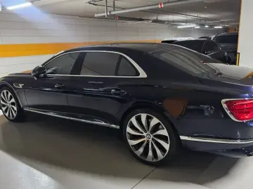 2022 Bentley Flying Spur с пробегом 32 300 км