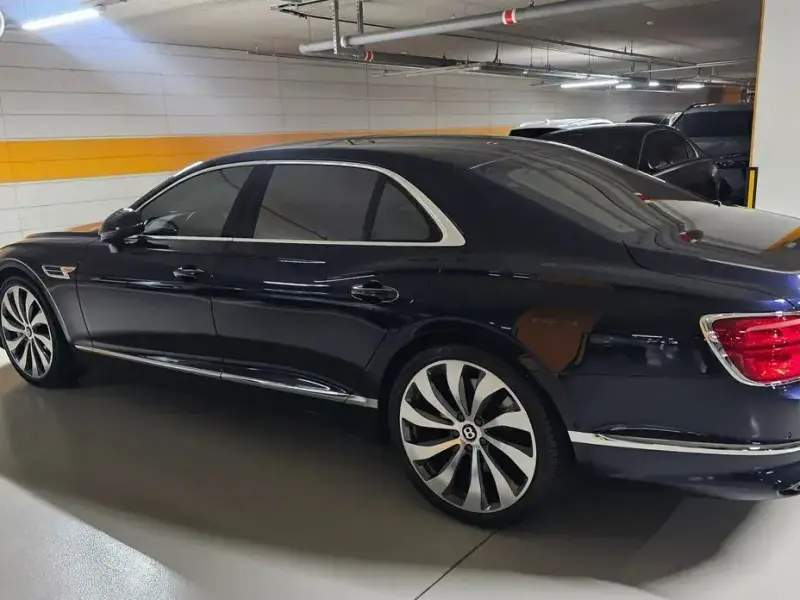 2022 Bentley Flying Spur с пробегом 32 300 км